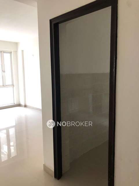 2 BHK Flat In Logix Blossom Greens Noida For Sale  In Sector 143