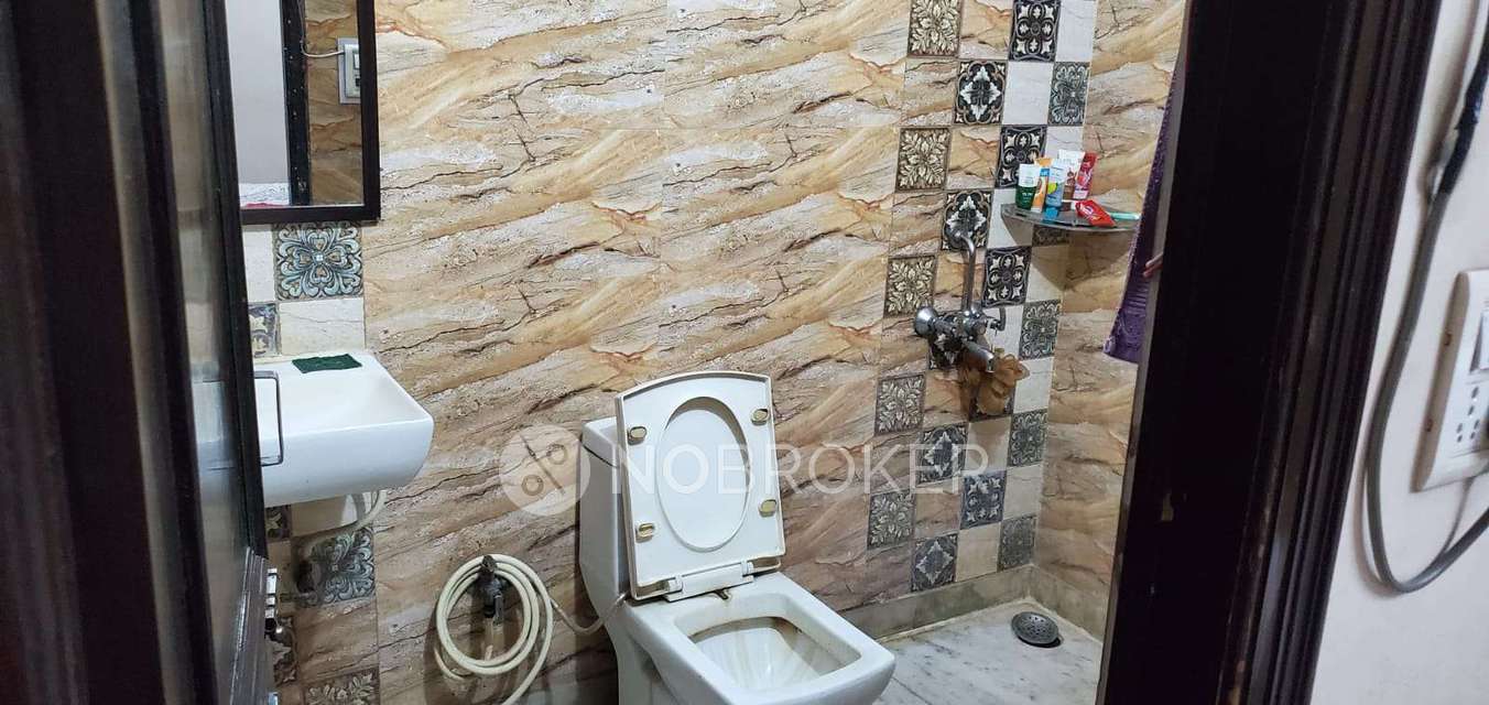 4+ BHK Flat In Standalonde Building  For Sale  In  Chawri Bazar