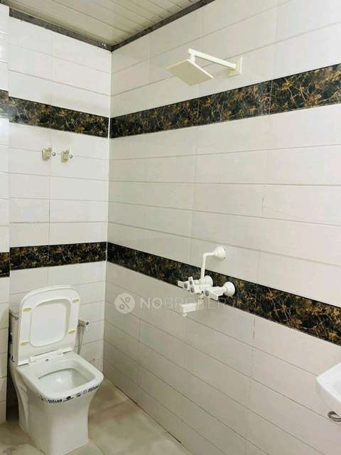 PG for Anyone in Amity University Noida Gate No. 3