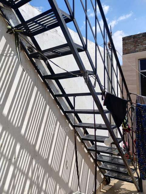 4+ BHK Flat For Sale  In Laxmi Park Nangloi