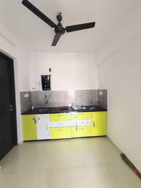 1 BHK Flat In Mumbai - Pune Expy, Pune, Maharashtra 412101 for Rent  In Runal Spacio