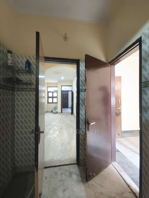 3 BHK Flat In Apartments For Sale  In Param Puri, Uttam Nagar