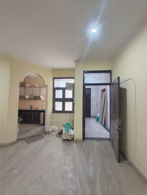 3 BHK Flat In Apartments For Sale  In Param Puri, Uttam Nagar