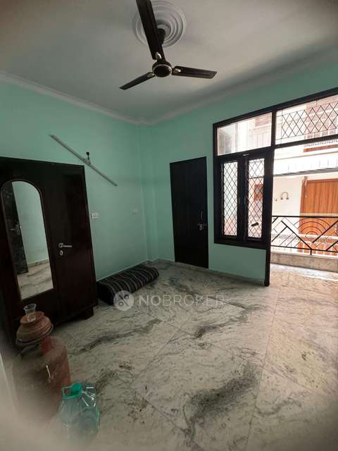 2 BHK Flat In Stand Alone Building for Rent  In Govindpuri