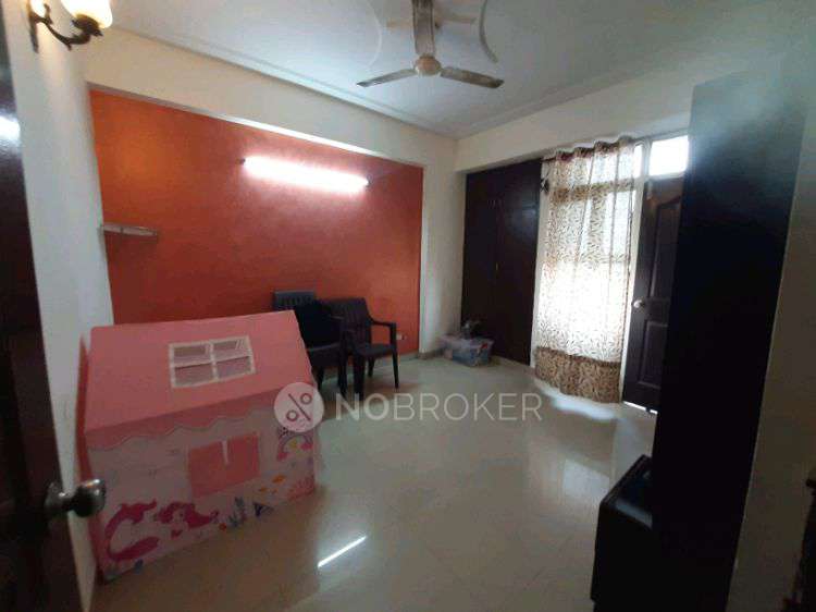 Supertech Icon Indirapuram Rent WITHOUT BROKERAGE Semifurnished 2