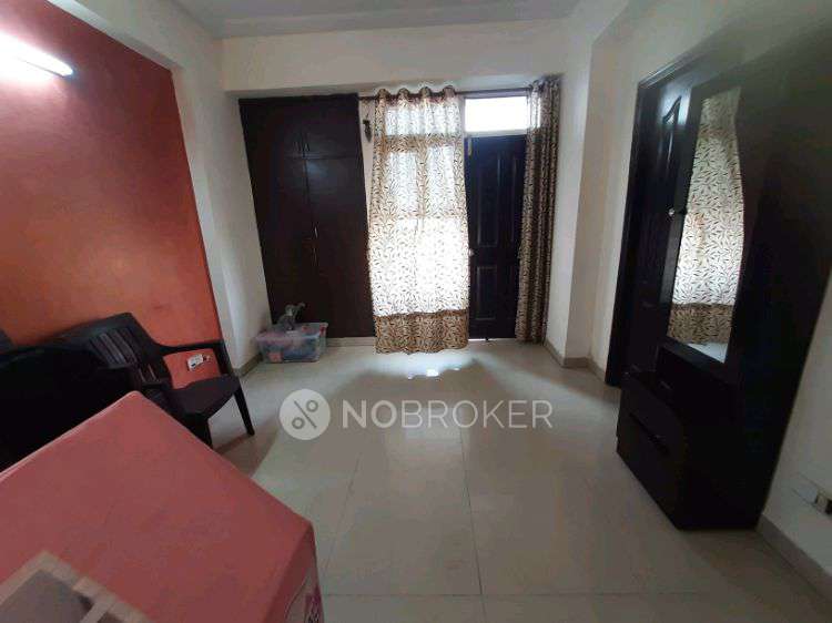 Supertech Icon Indirapuram Rent WITHOUT BROKERAGE Semifurnished 2