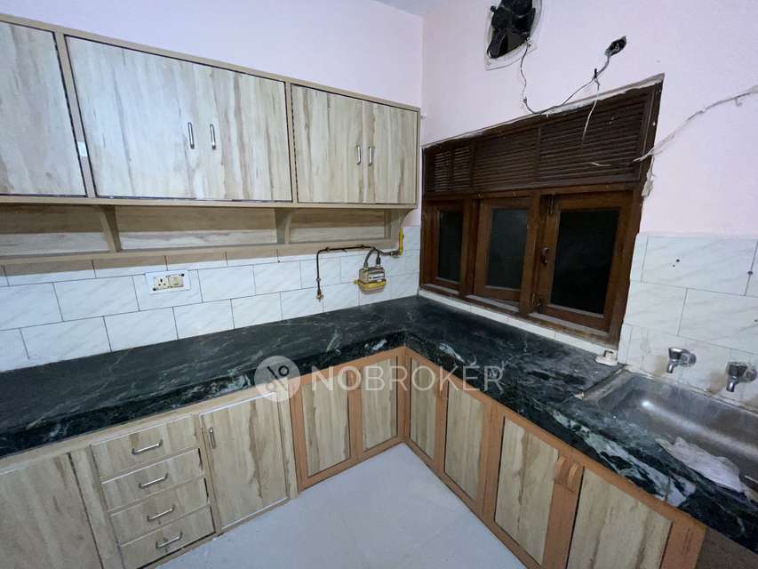 3 BHK Flat for Rent  In Vikaspuri