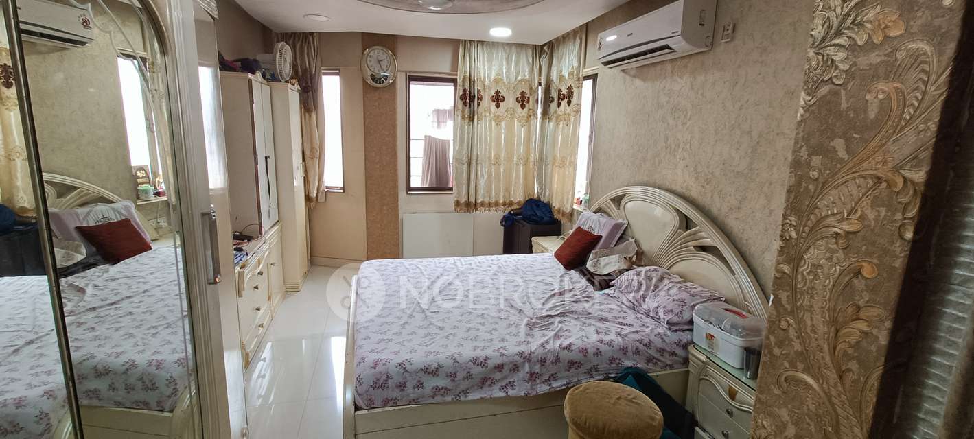 2 BHK Flat In Sajid Tower For Sale  In Andheri West