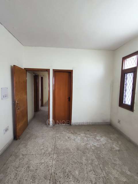 4 BHK Flat In Neelkanth Apartment For Sale  In Rohini