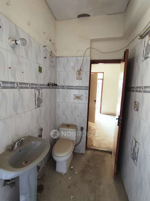 4 BHK Flat In Neelkanth Apartment For Sale  In Rohini