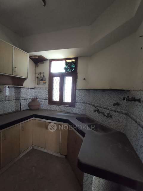 4 BHK Flat In Neelkanth Apartment For Sale  In Rohini