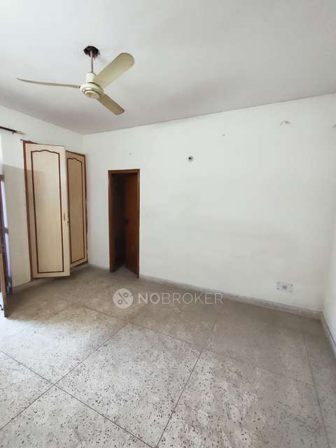 4 BHK Flat In Neelkanth Apartment For Sale  In Rohini