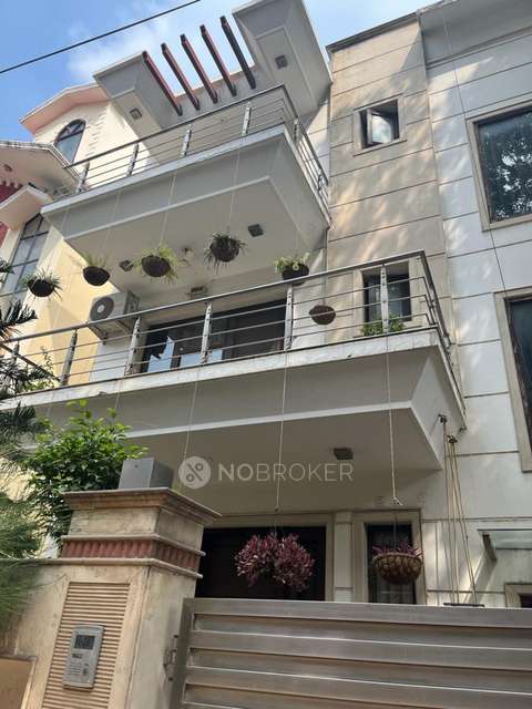 PG for Girls in South City 1, Sector 41