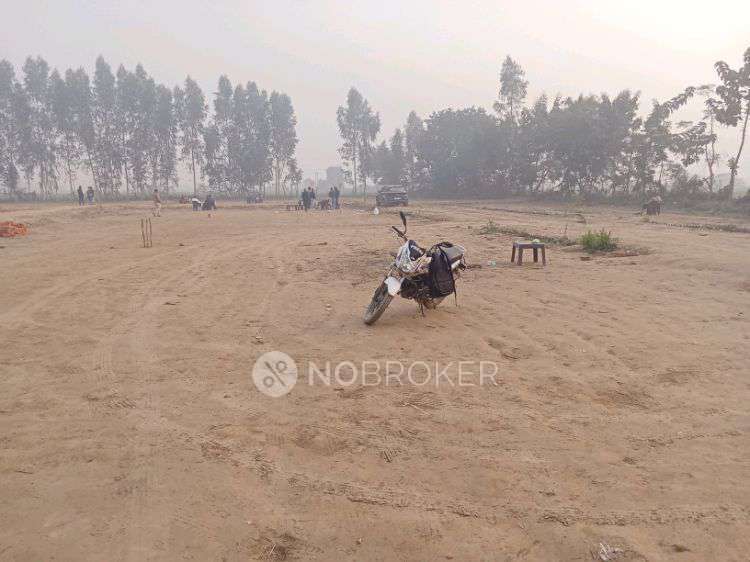 Plot For Sale  In Capital City In Pari Chowk Metro Station