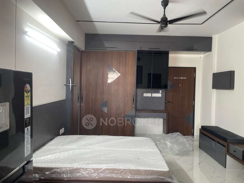 1 RK Flat In Dlf Commanders Court for Rent  In Egmore