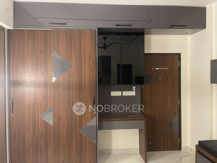 1 RK Flat In Dlf Commanders Court for Rent  In Egmore