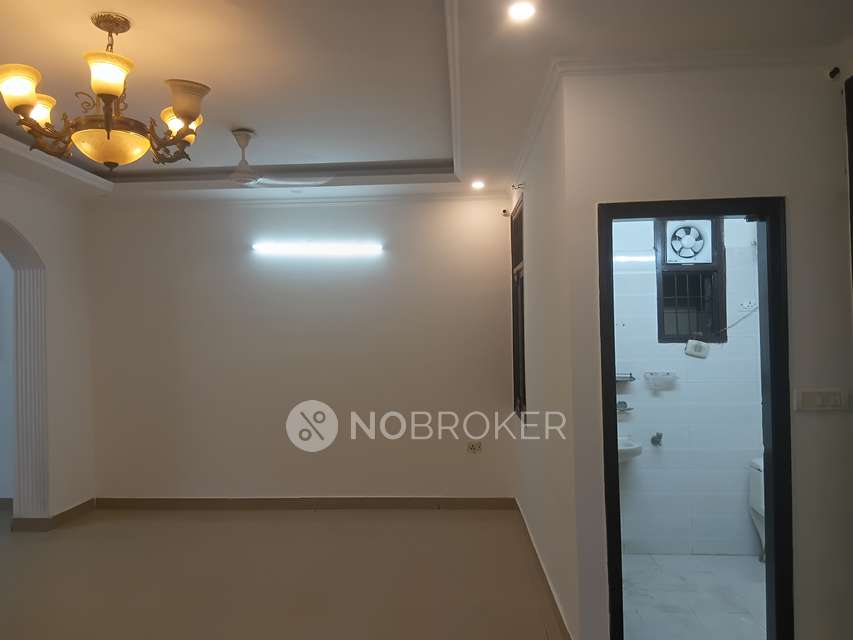 3 BHK Flat In Freedom Fighters Enclave For Sale  In Sainik Farm