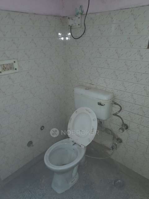 3 BHK Flat In Amrapali Golf Homes For Sale  In  Sector 4