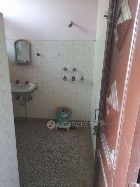 3 BHK Flat In Amrapali Golf Homes For Sale  In  Sector 4