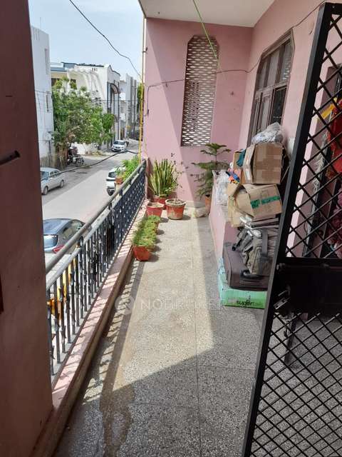 3 BHK Flat In Amrapali Golf Homes For Sale  In  Sector 4