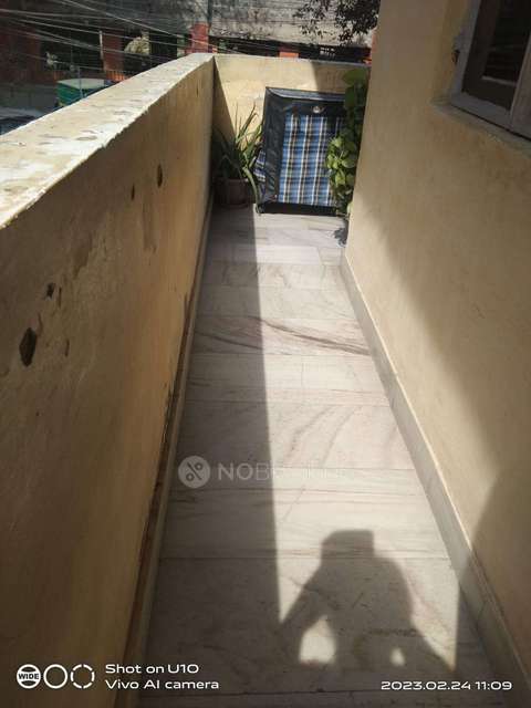 2 BHK Flat In Standalone Building  For Sale  In Rohini