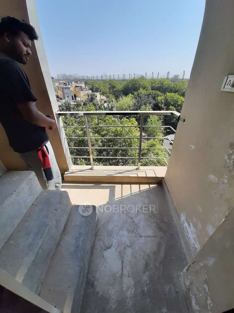 1 RK Flat In Kain Homes for Rent  In Sector 37