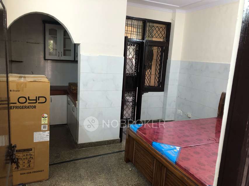 1 BHK Flat In Standalone Building  for Rent  In Sector 40