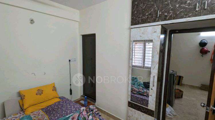 Single Room for Male In 2 BHK  In Janani Vasathi In Marathahalli
