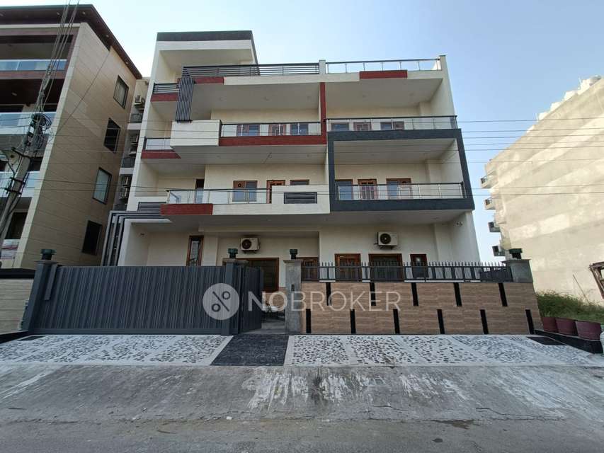 2 BHK Flat for Rent  In Sector 52