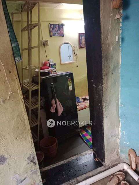 1 RK Flat In Chawl Room In Parel Willage Prime Location For Sale  In Parel Village