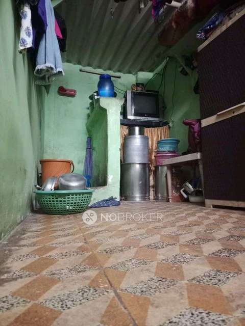 1 RK Flat In Chawl Room In Parel Willage Prime Location For Sale  In Parel Village