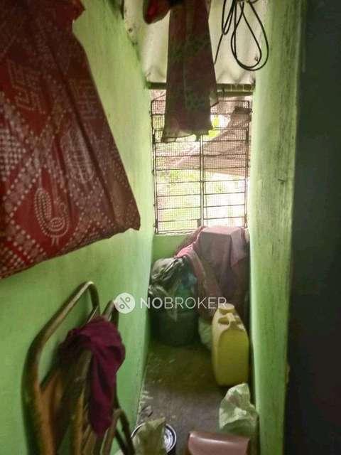 1 RK Flat In Chawl Room In Parel Willage Prime Location For Sale  In Parel Village