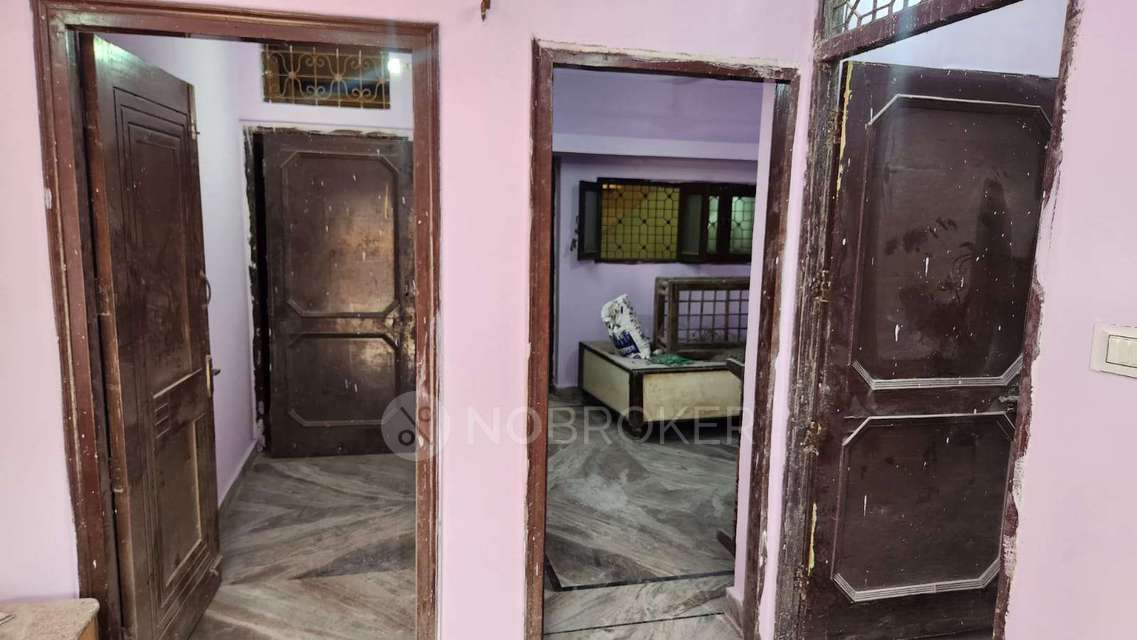 2 BHK Flat for Rent  In Krishna Nagar