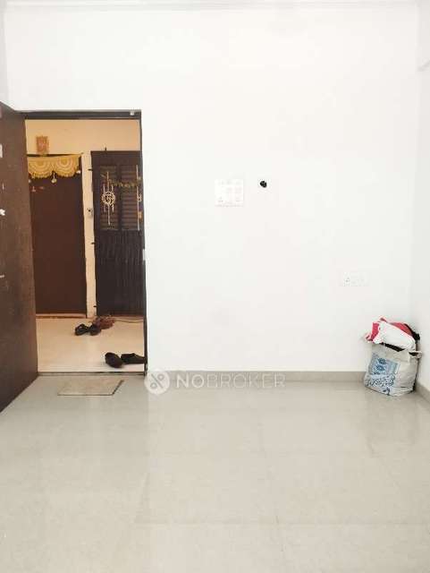 1 BHK Flat In Gayyatri Indraprasth Chs For Sale  In Adaigaon