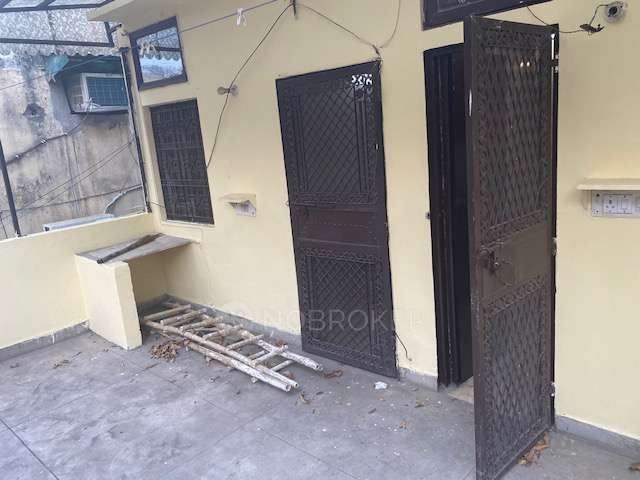 2 BHK Flat In Standalone Building  For Sale  In Vikaspuri