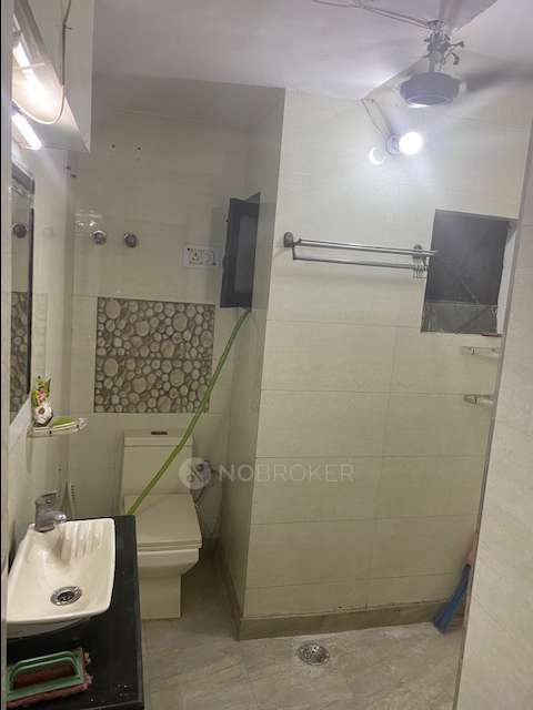 2 BHK Flat In Standalone Building  For Sale  In Vikaspuri