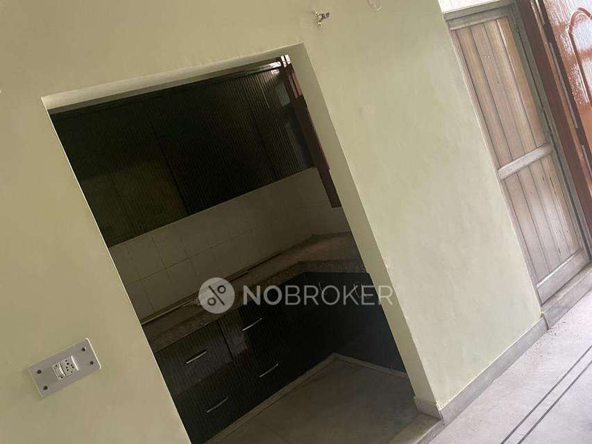1 BHK Flat for Rent  In Sector 11