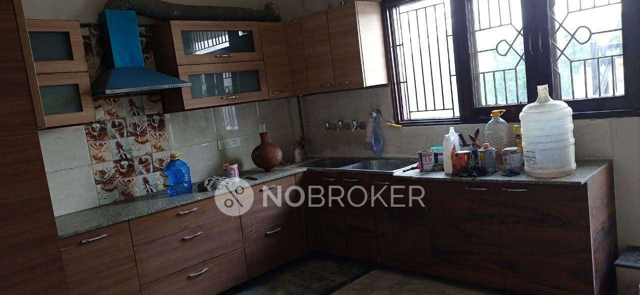 4 BHK Flat In Standalone  Building  for Rent  In Sector 15a