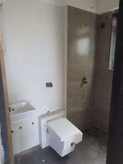 1 BHK Flat In Tower 28 For Sale  In Malad East