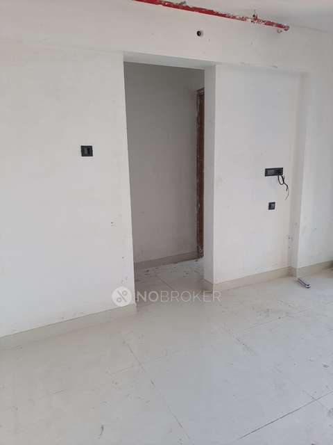 1 BHK Flat In Tower 28 For Sale  In Malad East