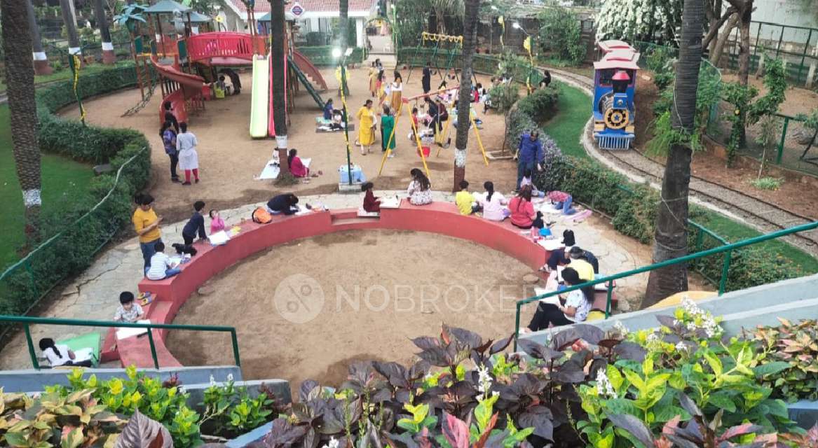 1 BHK Flat In Standalone Building  For Sale  In Kandivali East