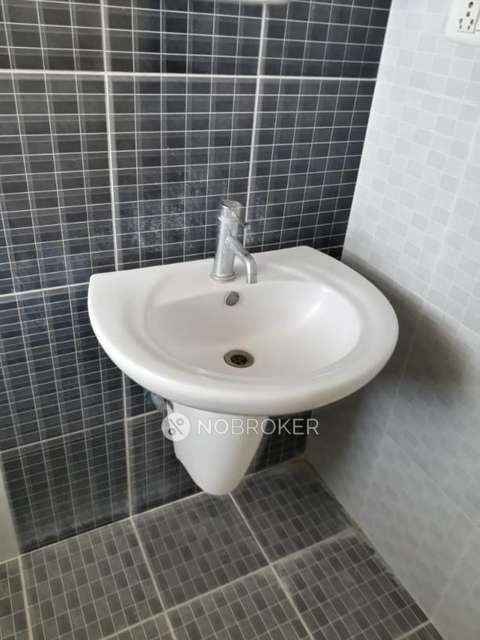 2 BHK Flat In Platinum  Apartment For Sale  In Peeranchuruvu 