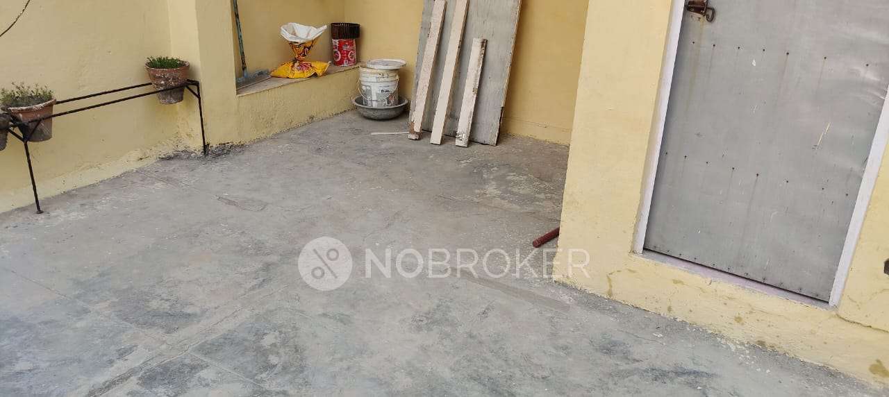 2 BHK Flat In Everest Apartments For Sale  In Kalkaji