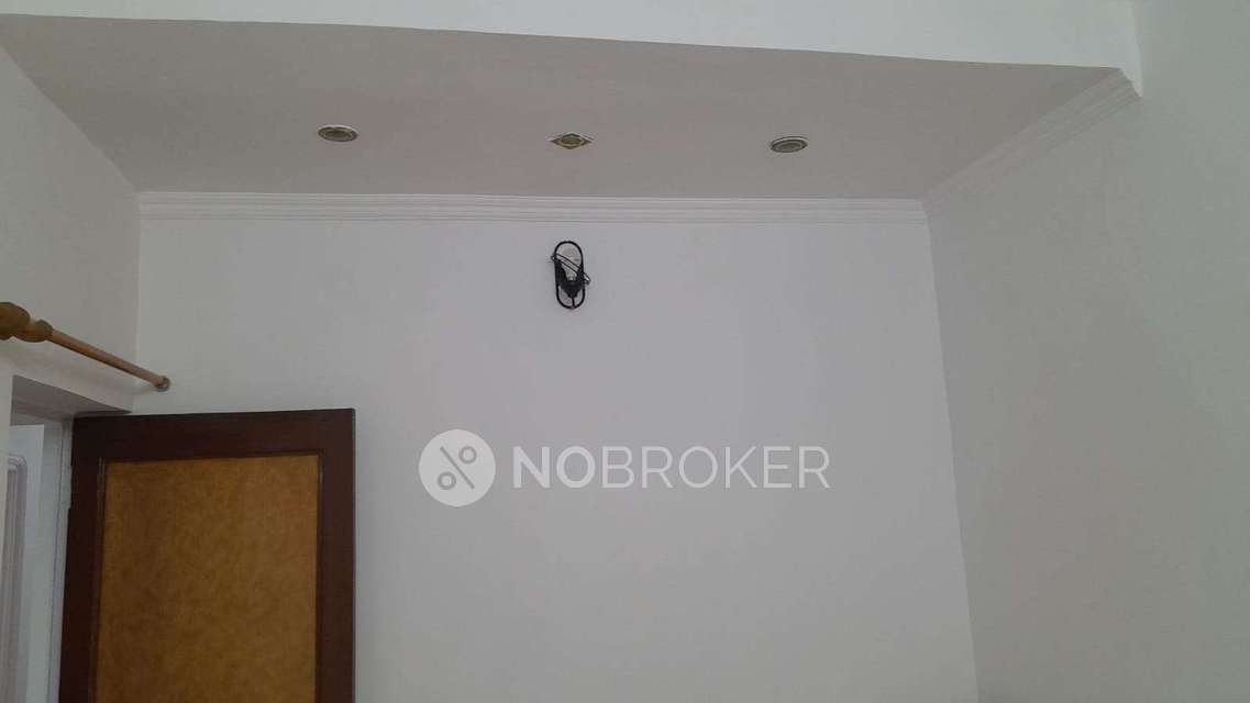 2 BHK Flat In Everest Apartments For Sale  In Kalkaji