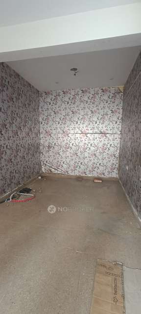 Shop in Sector 104, Noida for Rent 