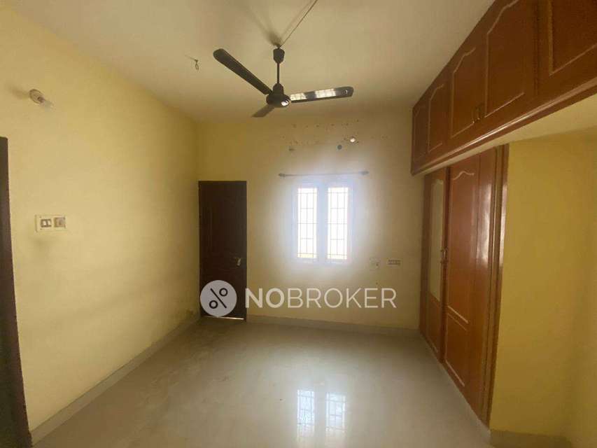 2 BHK Flat In Emerald Block For Sale  In Pallikaranai