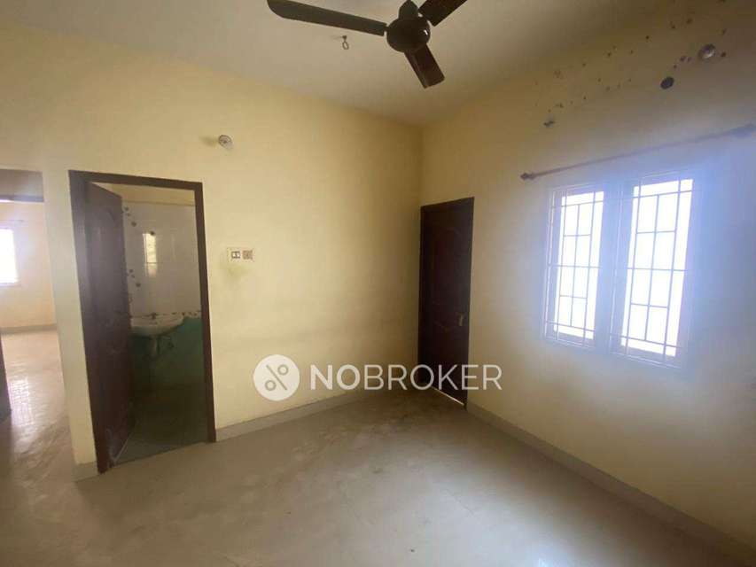 2 BHK Flat In Emerald Block For Sale  In Pallikaranai