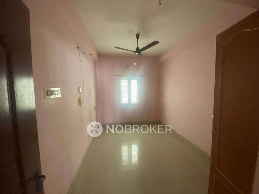 2 BHK Flat In Emerald Block For Sale  In Pallikaranai