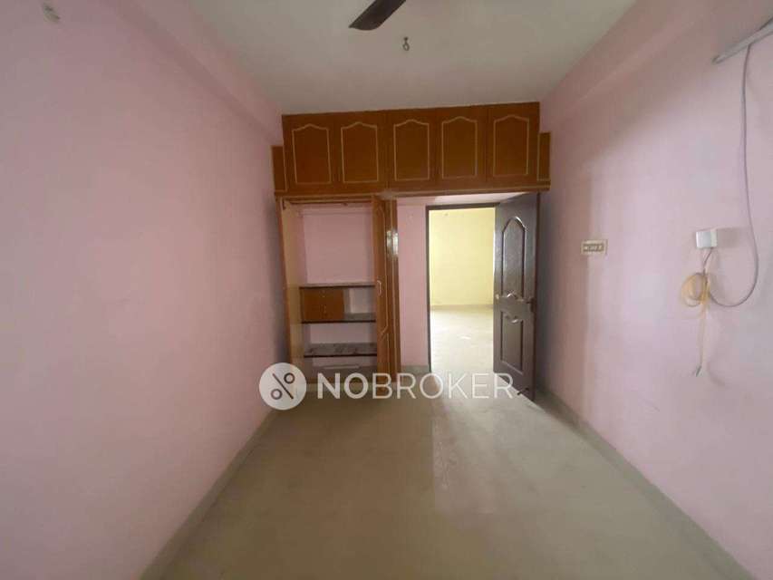 2 BHK Flat In Emerald Block For Sale  In Pallikaranai