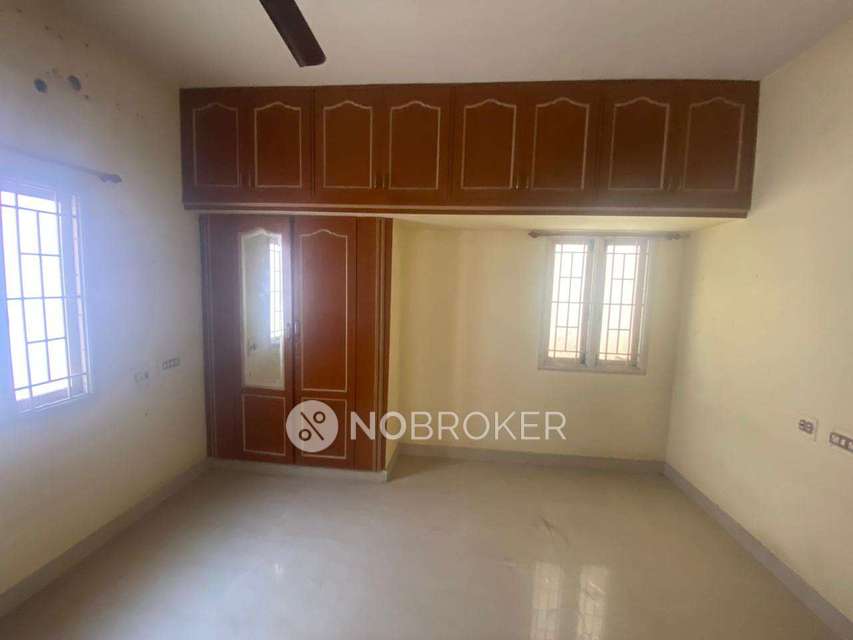 2 BHK Flat In Emerald Block For Sale  In Pallikaranai